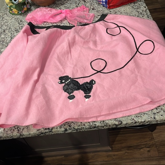 Felt Poodle skirt & skate.  Adult XL with elastic waist. - Picture 2 of 5